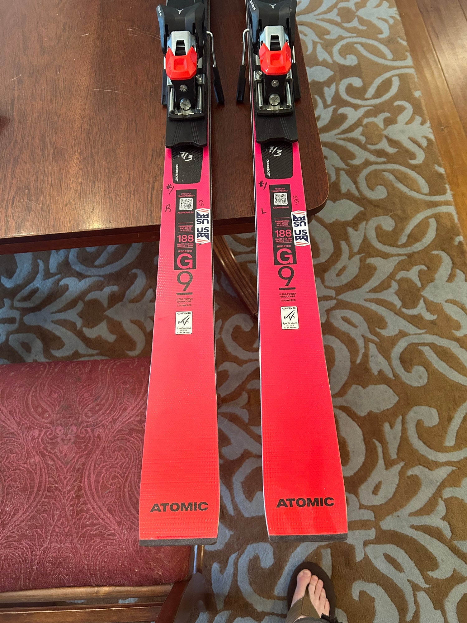 Brand new Atomic race GS 188 cm skis with Bindings Din 16