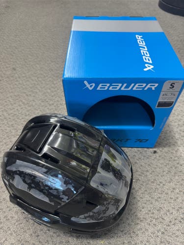 Small Bauer Re-Akt 70 Helmet (New)