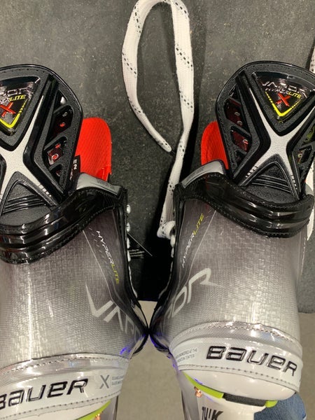New Bauer Size 9.5 Vapor Hyperlite Hockey Skates