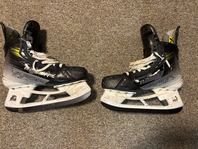 2023 Bauer Vapor Hyperlite 2 Hockey Skates 9.5 (Used)