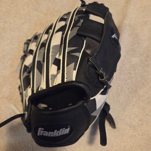 Franklin RH Digitek T-Ball Baseball Glove 9.5" (Used)