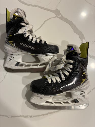 2025 Bauer S25 Vapor Shift Pro (SMU) Hockey Skates Regular Width Size 1 (Used)