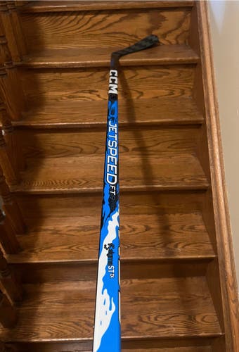 Senior CCM JetSpeed FT9 Pro Right Handed Hockey Stick P28 75 Flex Pro Stock (New)