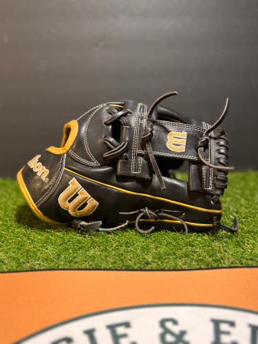 2018 Wilson A2000 RH Infield Baseball Glove 11.75" (Used)