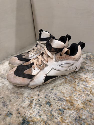 White Men's Size M 11.5 (W 12.5) Adult Under Armour Yard Low Top Metal (Used)