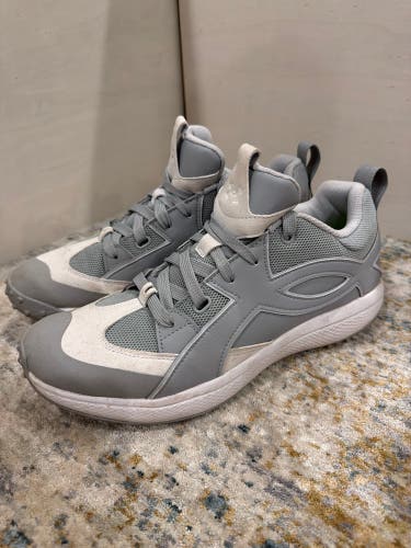 Gray Men's Size M 11.5 (W 12.5) Adult Under Armour Yard Low Top Turf Cleats (Used)