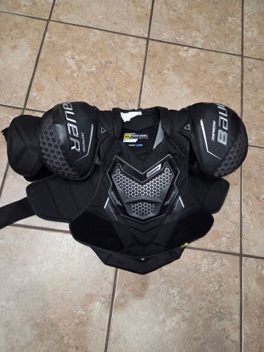 Men's Medium Senior Bauer Supreme 3S Pro Shoulder Pads (Used)