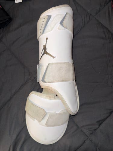 White Senior Nike Shin Guards (Used)