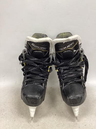 Used Bauer SUPREME M40 Junior Hockey Skate Junior 01 11851-S000051428
