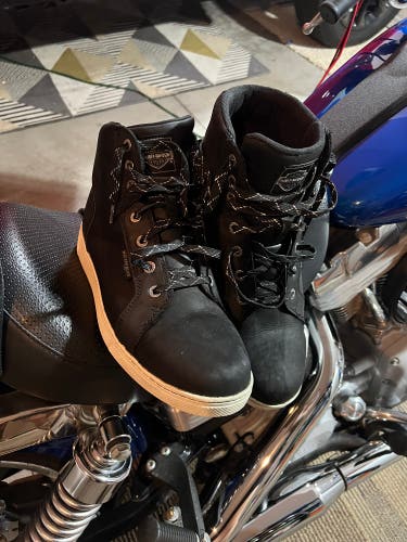 Black Size M 12.0 (W 13.0) (Used)