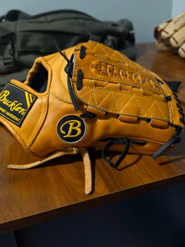 Buckler RH Pitcher's Baseball Glove 12"