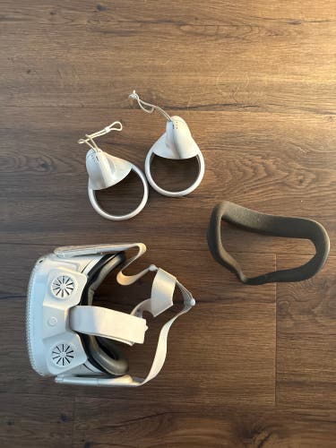 Oculus meta quest 2 (Used)