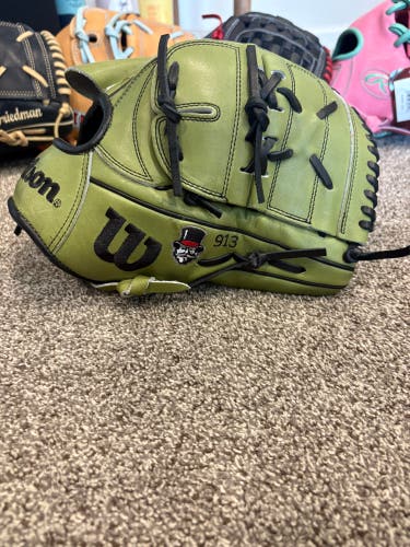 Wilson A2000 CK22 Austin Peay College  Issue
