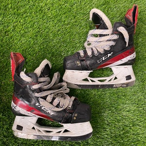 Junior CCM JetSpeed Hockey Skates Size 1.5 (Used)