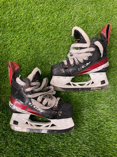 Junior CCM JetSpeed Hockey Skates Size 1.5 (Used)