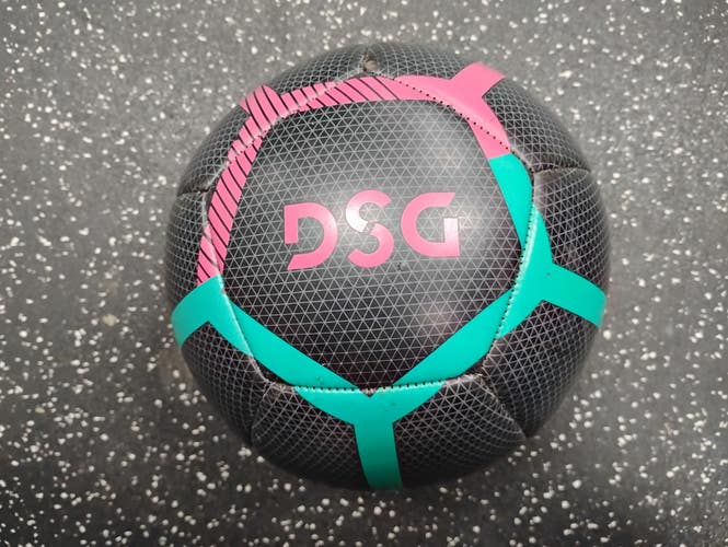 Used DSG SOCCER BALL All Size Soccer Ball Black 4 11849-S000043781