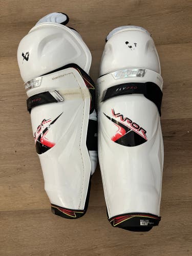 Senior Bauer Vapor Flypro 15" Shin Pads (Used)