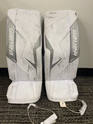 White 28" Junior Bauer Sv-Pro Goalie Leg Pads (Used)