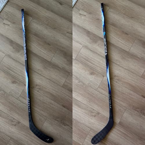 Junior Bauer Vapor Flylite Right Handed Hockey Stick P28 50 Flex (Used)