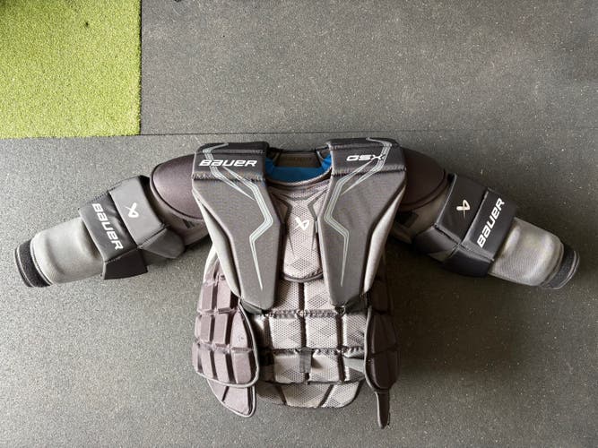 Medium Bauer GSX S23 Goalie Chest Protector (Used)