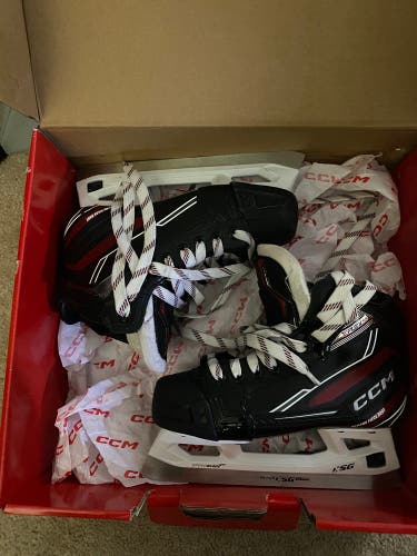 2025 CCM EFlex 6.9 Hockey Goalie Skates Regular Width Size 4.5 (Used)