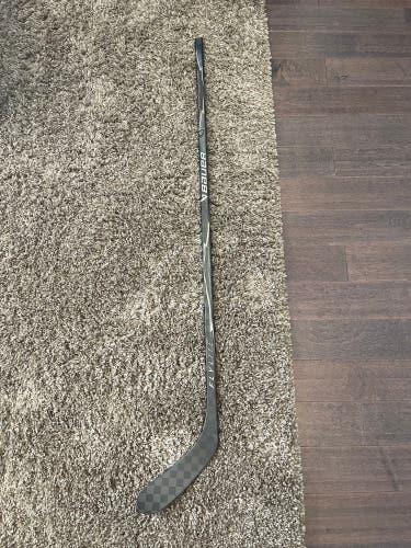 Bauer Vapor ADV BGP2B P28 65 Flex RH Pro Stock Stick Dressed as Flylite Black/Black
