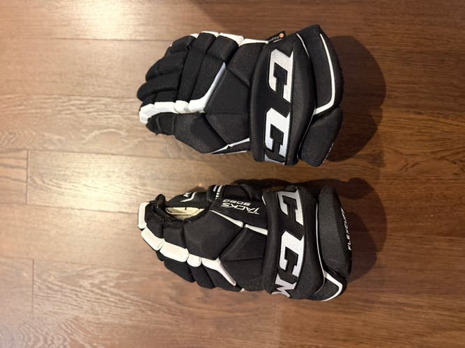 CCM Tacks 9040 Gloves 14" Pro Stock (New)