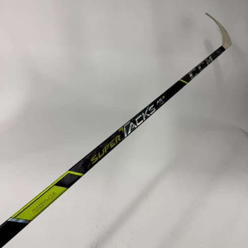 Broken Right CCM Super Tacks AS3 Pro | 90 Flex P92 Curve Grip | Blackhawks Collin Blackwell | CH7