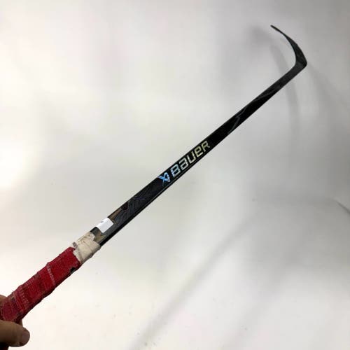 Used Right Black Bauer Vapor Flylite | 65 Flex P92 Curve Grip | AB704