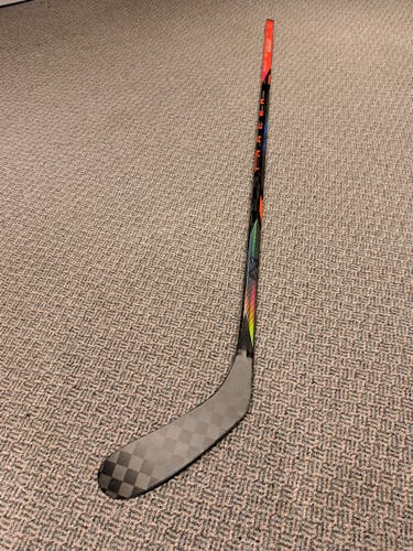 Senior Bauer Nexus Tracer Left Hand Hockey Stick P28 77 Flex (New) Red
