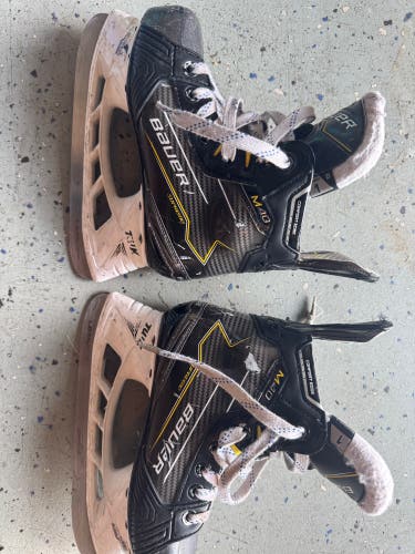 Bauer Supreme M40 Hockey Skates Regular Width Size 1 (Used)
