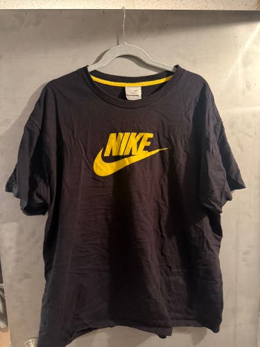 Vintage Nike Black XXL Men's Nike Shirt (Used)