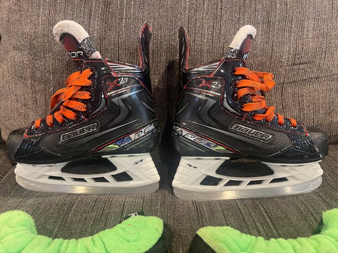 Black 2019 Bauer Vapor X2.7 Hockey Skates Extra Wide Width 12.5 (Used)