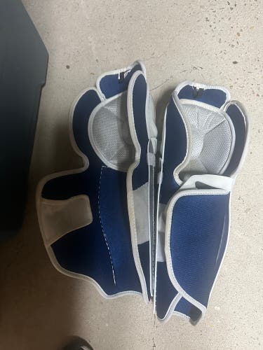 Medium 2023 Bauer Goalie Leg Pads (Used)