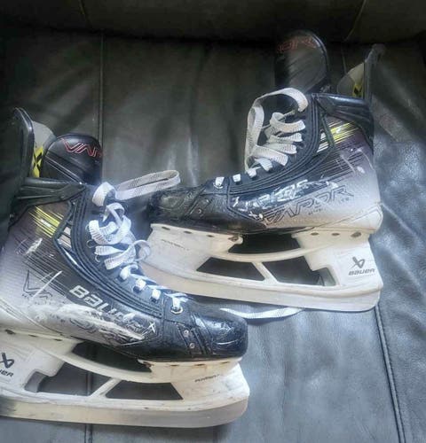 2023 Bauer Vapor Hyperlite 2 Hockey Skates Size 6 (Used)