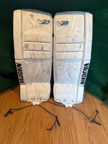 White Junior Vaughn Velocity V9 Goalie Leg Pads (Used) | 24" +2"