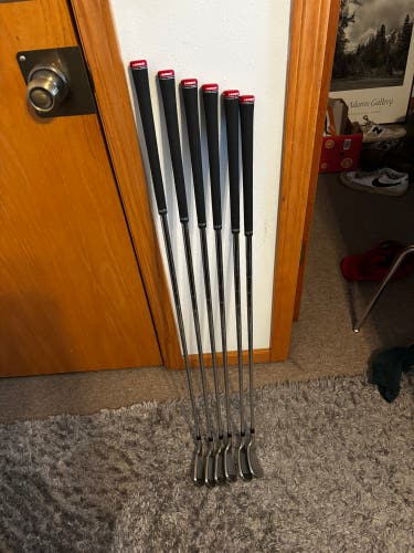Men's 2022 TaylorMade Stealth Right Handed Iron Set Regular Flex (Used)