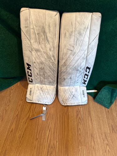 White Junior CCM Axis 1.5 Goalie Leg Pads (Used) | 28" +1"