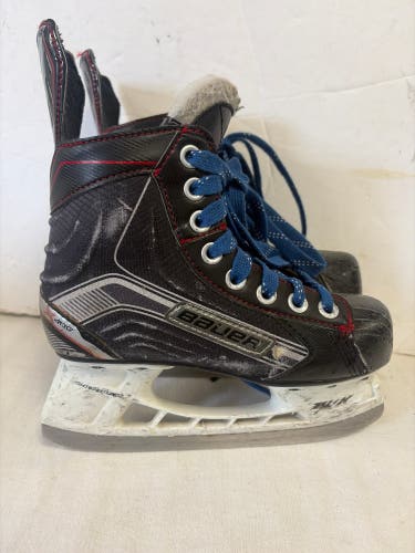 Black Bauer Vapor X400 Hockey Skates Regular Width Size 1 (Used)