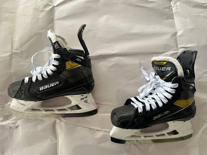 Bauer Supreme 3S Pro Hockey Skates Regular Width Size 3 (Used)