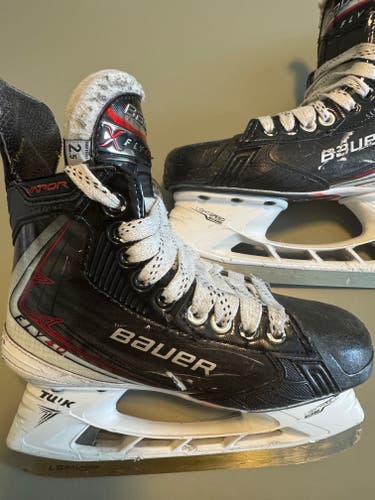Bauer Vapor Fly40 Hockey Skates Extra Wide Width Size 2.5 (Used)