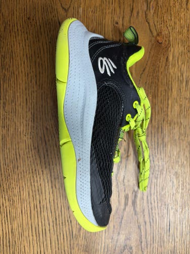 Kid's 3.5Y (Big Kids / Youth) Under Armour Shoes (Used)