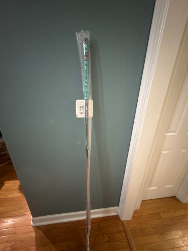 Senior Bauer Twitch Right Handed Hockey Stick P28 87 Flex (New)
