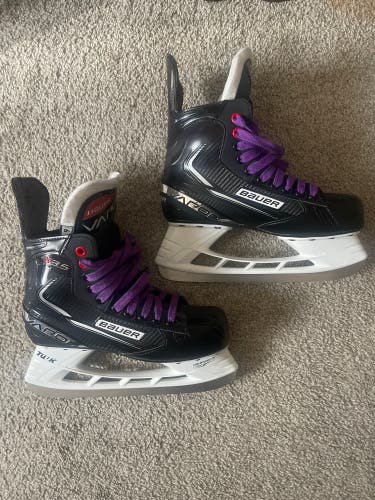 2021 Bauer Vapor X3.5 Hockey Skates Regular Width Size 6 (Used)