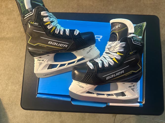 2024 Bauer Supreme M40 Hockey Skates Regular Width  Junior size 1 D (New)