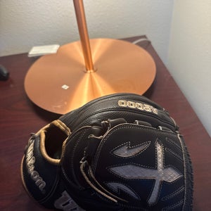 2023 Wilson A2000 RH Pitcher's Baseball Glove 12" (Used)