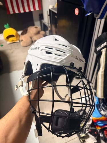 Small Bauer Re-Akt 150 Helmet (Used)