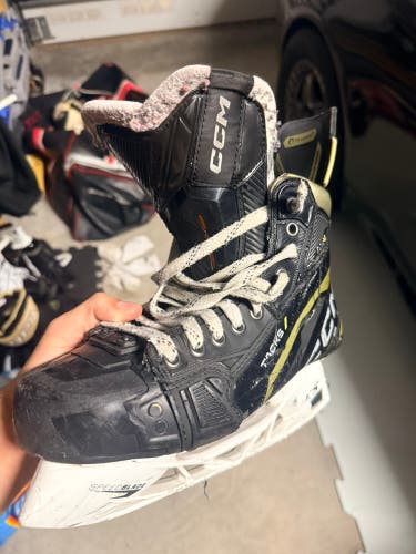 2022 CCM AS-V Pro Hockey Skates Regular Width 7 (Used)