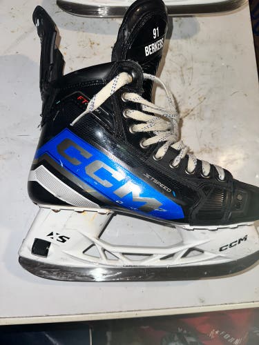 Blue 2023 CCM JetSpeed FT6 Pro Hockey Skates Regular Width 8.5 (Used)
