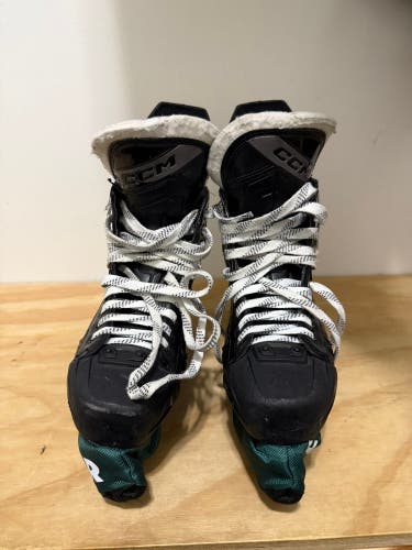 Black 2023 CCM JetSpeed FT675 Hockey Skates Regular Width 6.5 (Used)